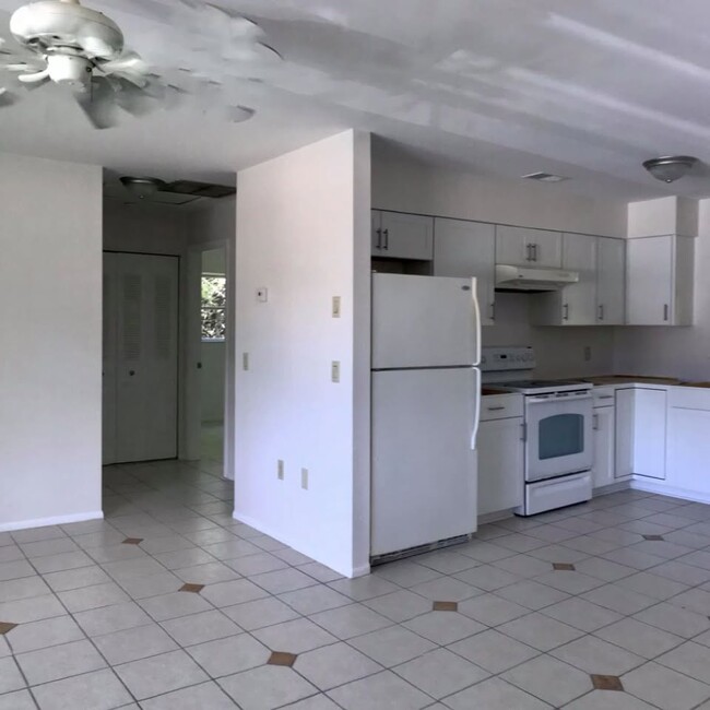 10452 Kidron Ave in Englewood, FL - Building Photo - Building Photo