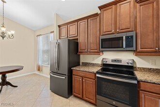 2730 Brightside Ct in Cape Coral, FL - Foto de edificio - Building Photo