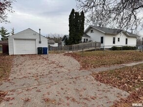 3122 W Locust St in Davenport, IA - Building Photo - Building Photo