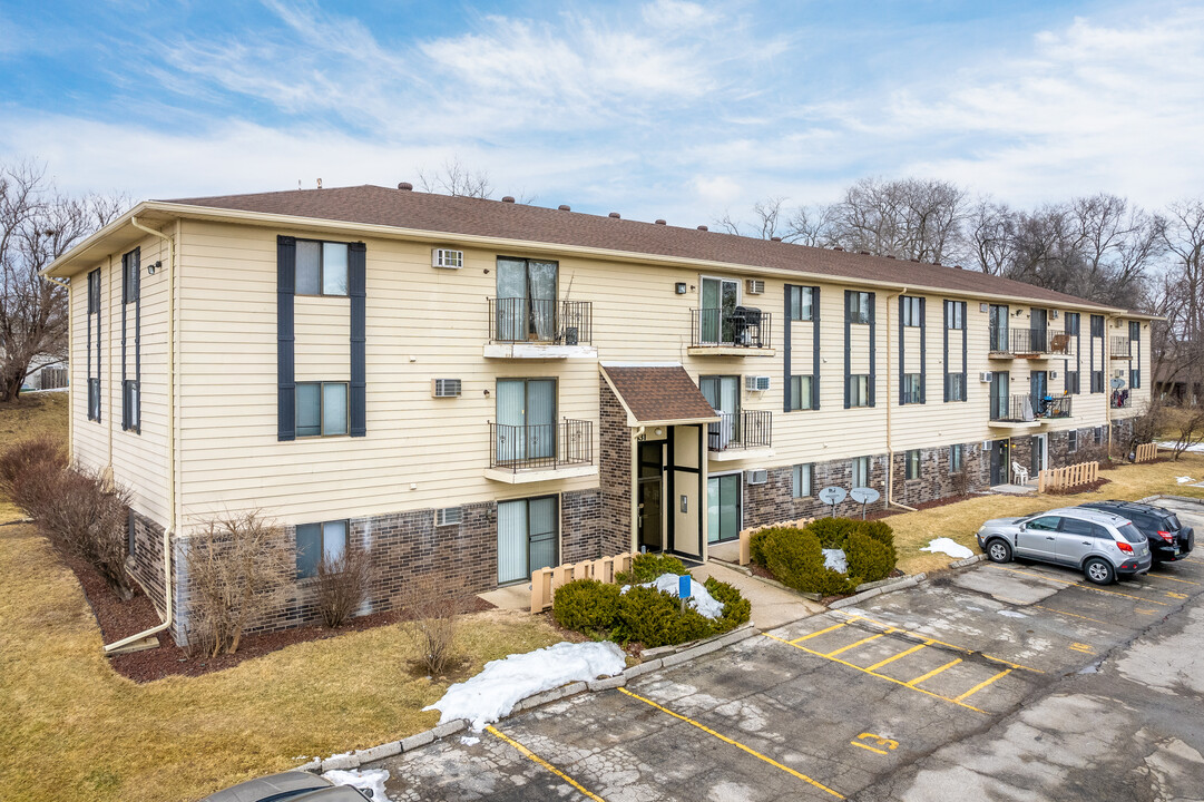 Garden Ridge Condominiums in West Des Moines, IA - Building Photo