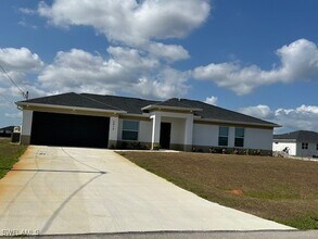 3918 NW 40th Terrace in Cape Coral, FL - Building Photo - Building Photo