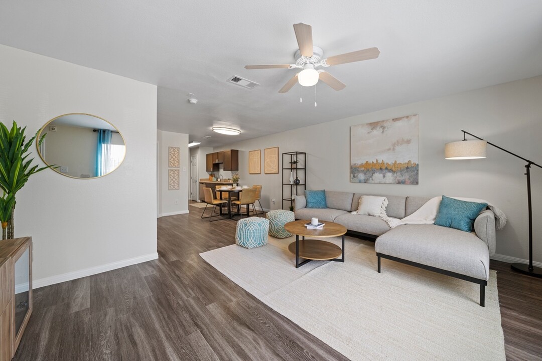 Leah Avenue Student Townhomes in San Marcos, TX - Foto de edificio