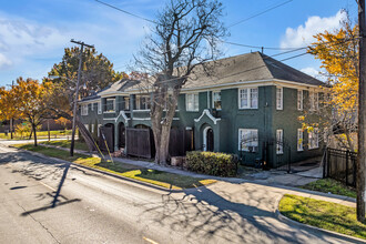 CREST MANOR in Dallas, TX - Foto de edificio - Building Photo