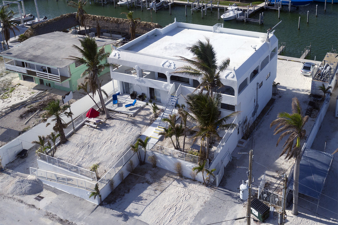 74560 Overseas Hwy in Islamorada, FL - Building Photo