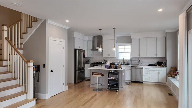 33 Hovey St in Watertown, MA - Building Photo - Building Photo