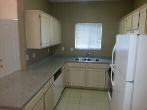 5650 E Sahara Ave-Unit -1029 in Las Vegas, NV - Building Photo - Building Photo