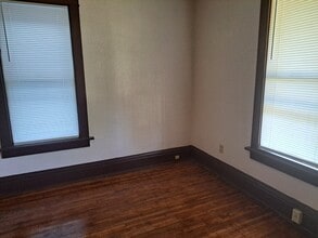 915 W Thrush Ave in Peoria, IL - Foto de edificio - Building Photo