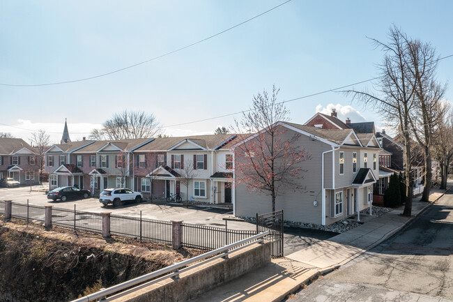 56 S Charlotte St in Pottstown, PA - Building Photo - Building Photo