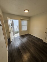 3321 1/2 W 77th St, Unit 77th in Los Angeles, CA - Building Photo - Building Photo