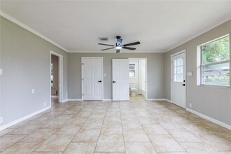 704 W Willis St in Alvin, TX - Building Photo - Building Photo