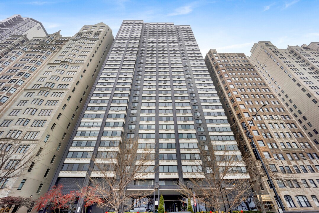 1440 N Lake Shore Dr in Chicago, IL - Building Photo