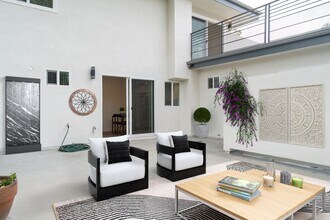 3305 Primera Ave in Los Angeles, CA - Building Photo - Interior Photo