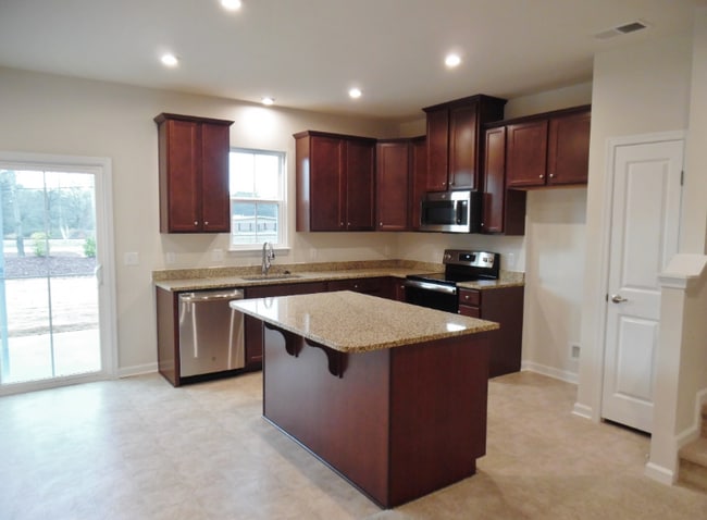 111 Roundtree Dr in Simpsonville, SC - Building Photo - Building Photo
