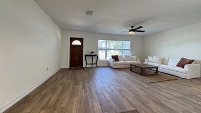 6660 Bay St in St Pete Beach, FL - Building Photo - Building Photo