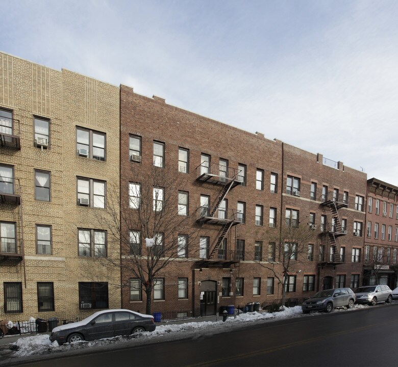 111 Greenpoint Ave in Brooklyn, NY - Foto de edificio