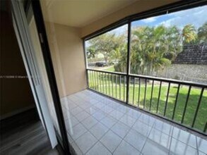 3129 Oakland Shores Dr, Unit A209 in Oakland Park, FL - Foto de edificio - Building Photo
