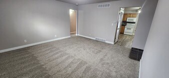 4203 62nd St in Urbandale, IA - Building Photo