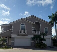 10998 Goodwin St, Unit A in Bonita Springs, FL - Building Photo