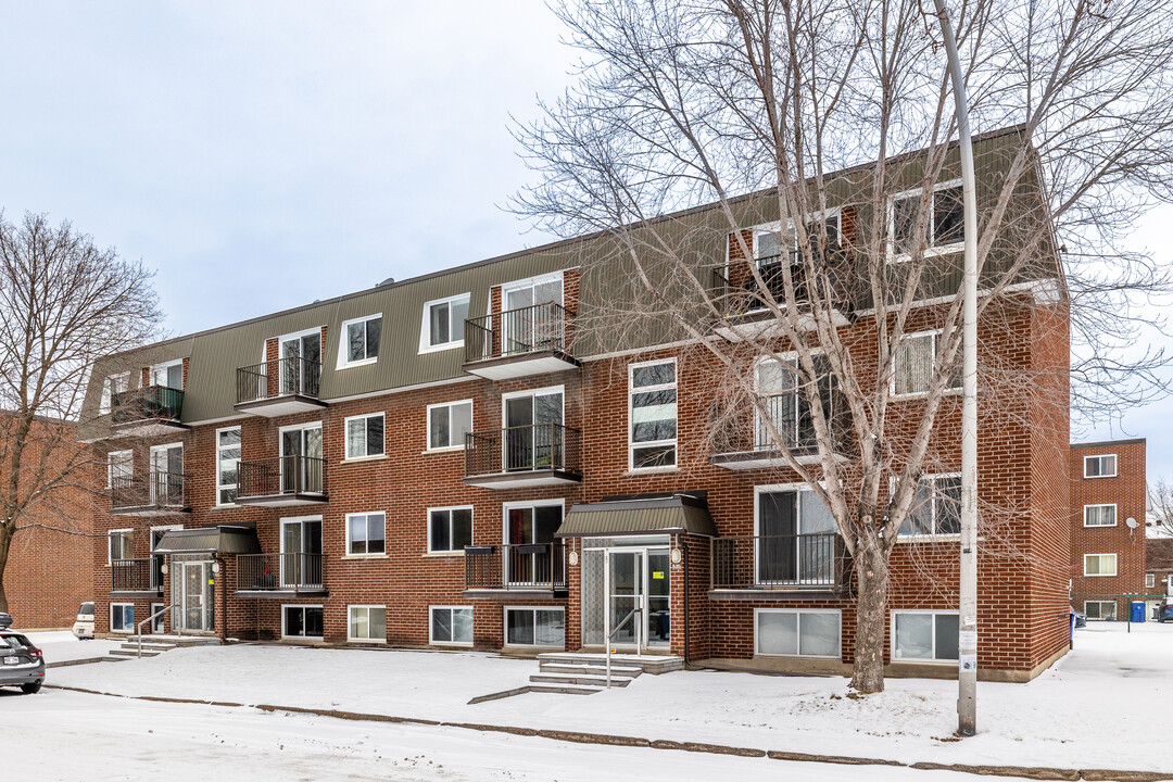 545 De Chamonix Rue in Laval, QC - Building Photo