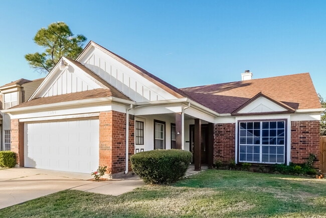 2504 Creekwood Ln in Fort Worth, TX - Building Photo - Building Photo