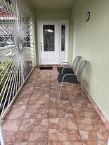 5852 SW 147th Pl in Miami, FL - Building Photo