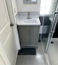 718 Roosevelt Ave, Unit D in Redwood City, CA - Building Photo - Building Photo