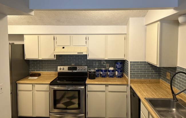 20 Great Wood Ct, Unit 20-8 in Fairport, NY - Foto de edificio - Building Photo