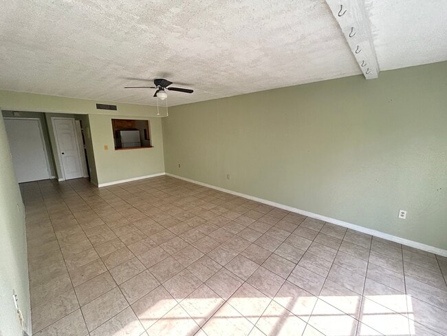 3706 Broadway, Unit 18 in Ft. Myers, FL - Building Photo - Building Photo