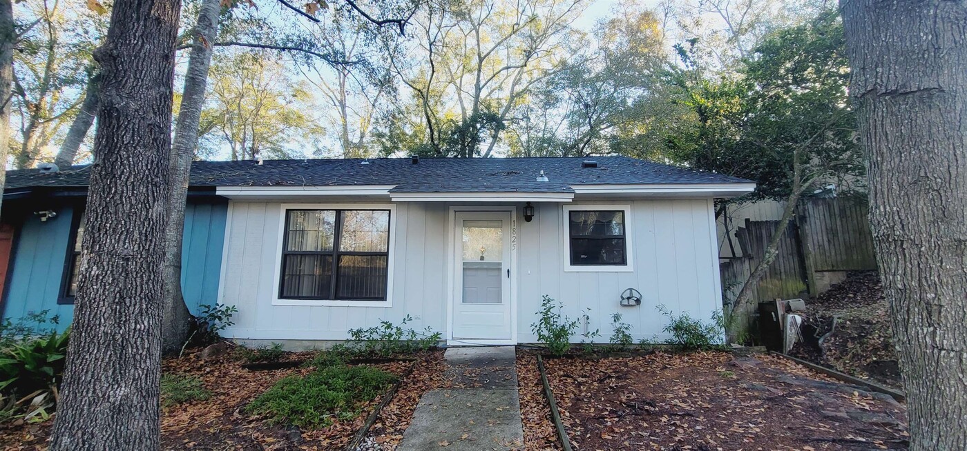 1825 Meriadoc Rd in Tallahassee, FL - Building Photo