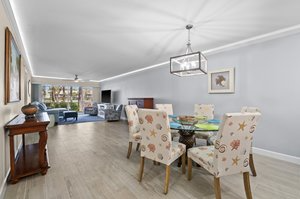 2300 Hidden Lake Dr in Naples, FL - Building Photo - Building Photo
