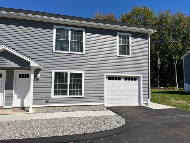 479 Norwich Ave in Colchester, CT - Building Photo - Building Photo