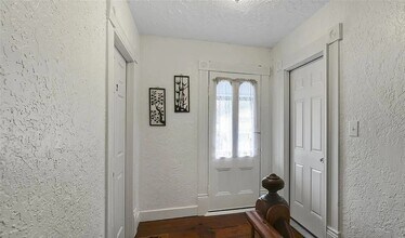 323 1st Ave S, Unit 03 in Kent, WA - Building Photo - Building Photo