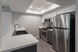 The James Apartments in Riverside, CA - Building Photo - Interior Photo