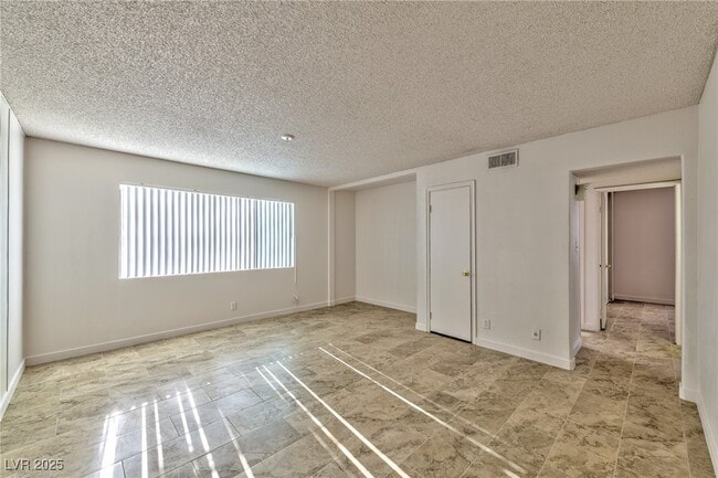 3821 Daisy St in Las Vegas, NV - Foto de edificio - Building Photo