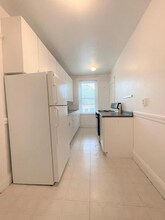 11 James St, Unit 1 in Brookline, MA - Foto de edificio - Building Photo