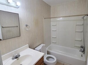 1528 W Elm St in Denison, TX - Building Photo - Building Photo