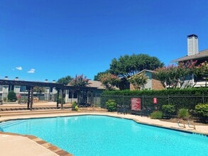 Autumn Breeze Apartments in Lewisville, TX - Foto de edificio - Building Photo