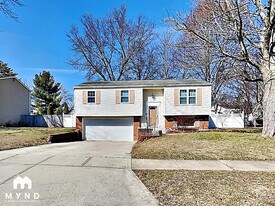 545 Pickerington Hills Dr in Pickerington, OH - Building Photo