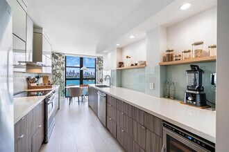 9 Island Ave, Unit 1404 in Miami Beach, FL - Building Photo - Building Photo