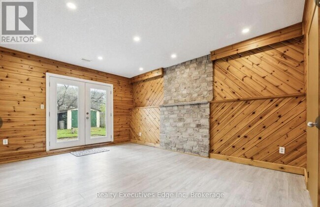 65 Overbank Dr in Oshawa, ON - Building Photo - Building Photo