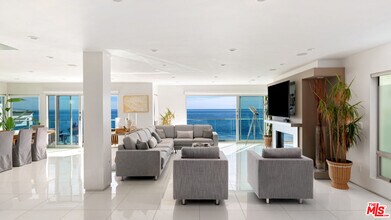 26050 Pacific Coast Hwy in Malibu, CA - Building Photo - Building Photo