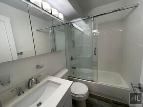 EAST 56 STREET in New York, NY - Foto de edificio - Building Photo