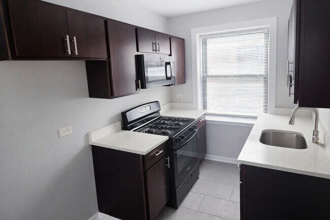 2125 E 67th St in Chicago, IL - Building Photo - Building Photo