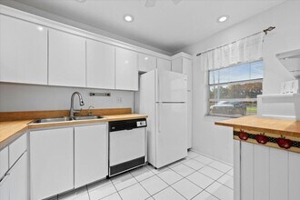 455 Golden River Dr in West Palm Beach, FL - Building Photo - Building Photo