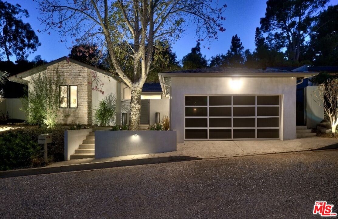 2829 Westbrook Ave in Los Angeles, CA - Building Photo