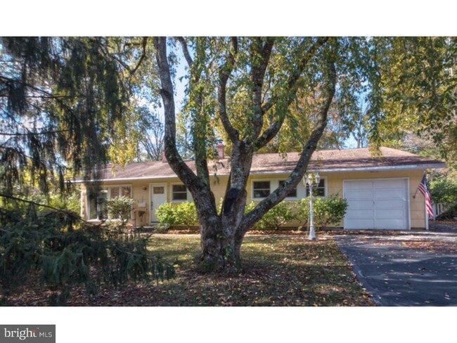384 Walnut Ln in Princeton, NJ - Building Photo - Building Photo