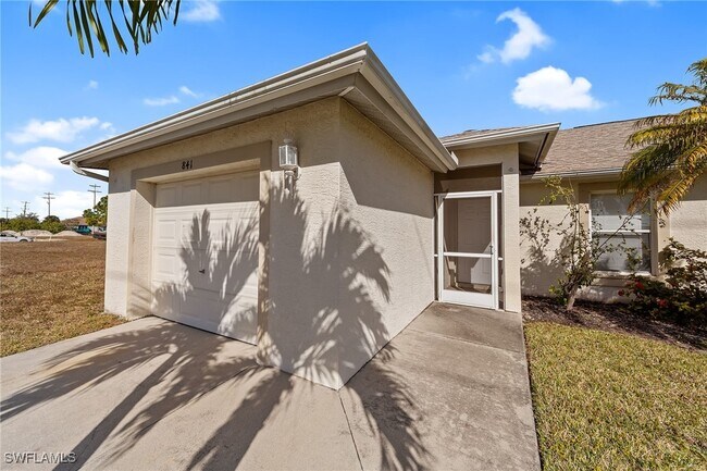 841 SE 8th Terrace in Cape Coral, FL - Building Photo - Building Photo
