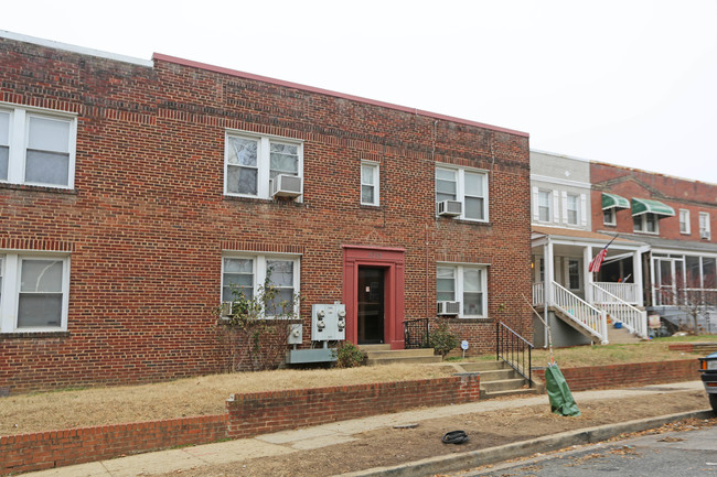 1318 Holbrook St NE in Washington, DC - Building Photo - Building Photo