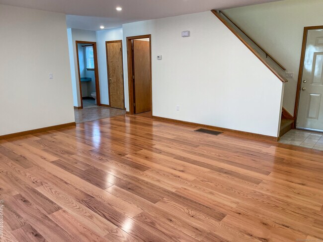 76 Houston Terrace in Stamford, CT - Building Photo - Building Photo