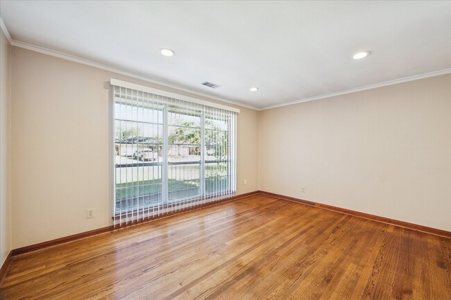 property at 2115 Gardenia Dr